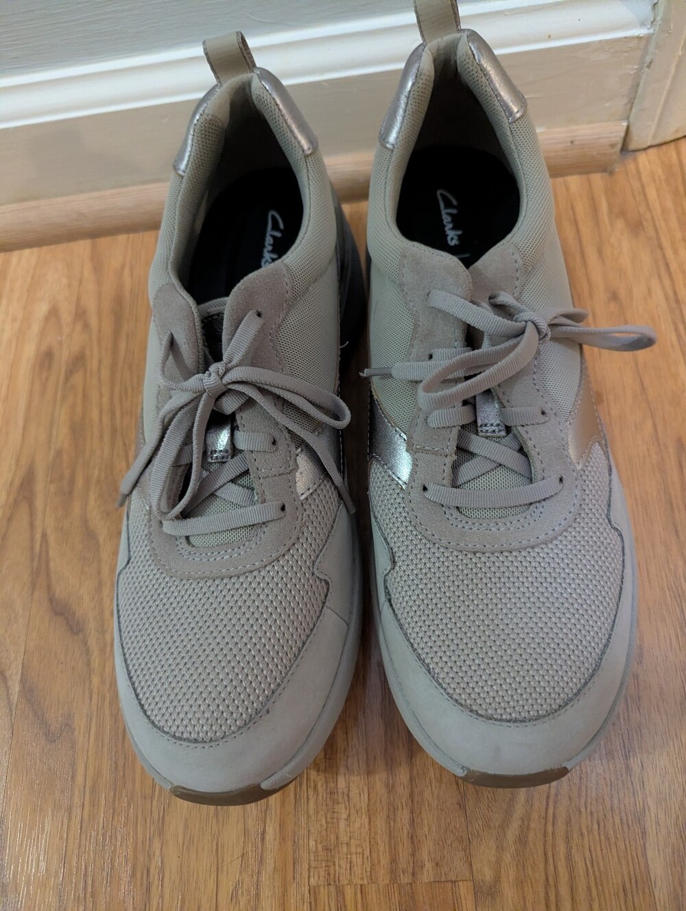 Clarks Women's Taupe/Beige Lace-Up  Wavewalk Sneakers